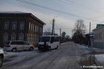 Пассажир попал в больницу после столкновения авто в Козьмодемьянске