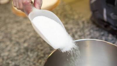 Три министерства и ФАС подготовят предложения по сдерживанию цен на масло и сахар