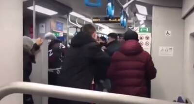 Пассажиры устроили драку в московском метро
