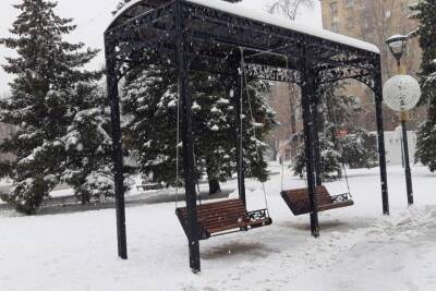 Первый снег выпал в Саратовской области, коммунальщики вышли на уборку