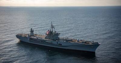 Флагманский корабль США Mount Whitney покидает Черное море после учений с союзниками