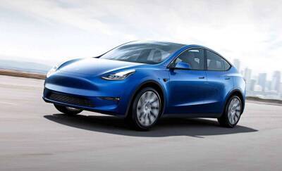 Tesla начала поставлять клиентам машины без портов USB для зарядки гаджетов