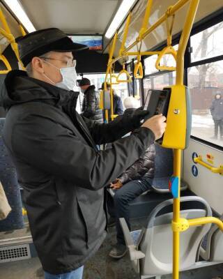 Замгубернатора Кузбасса проверил, как в транспорте Новокузнецка соблюдают масочный режим