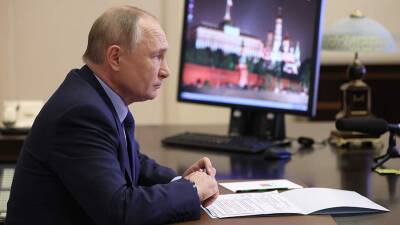 Путин призвал не допускать завышения цен при строительстве дорог