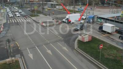 Два автомобиля столкнулись на проспекте 60-летия Октября в Москве