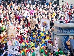 Германия: тысячи людей в карнавальных костюмах собрались на народные гуляния