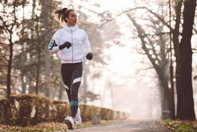 Одежда для спорта: как выбрать, на что обратить внимание, какая подойдет для упражнений, для бега, занятий на велосипеде, кроссфите?
