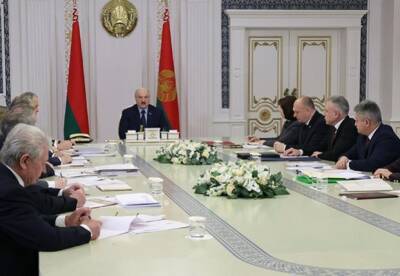 Лукашенко пообещал жесткий ответ на санкции