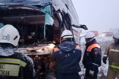 Пензенские спасатели ликвидировали последствия жесткого ДТП на автодороге Урал