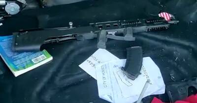 Оружие и памперсы: что находят в битых авто из США в Украине (видео)