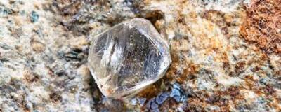 Внутри алмаза обнаружен неизвестный минерал, созданный глубоко под землей