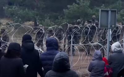Сметают все на своем пути: мигранты начали штурм польской границы из Беларуси - армия в боевой готовности