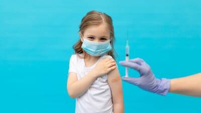 Врач в Израиле: вот что происходит в организме ребенка, которому ввели вакцину от коронавируса