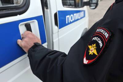 Российский полицейский выстрелил в жену после спора и сбежал