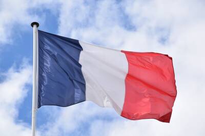 Эмманюэль Макрон изменил синий цвет французского триколора - thepage.ua - Украина - Франция