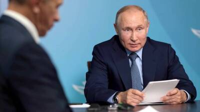 Путин поручил уровнять условия допуска товаров из ДНР и ЛНР в Россию