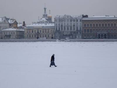В Петербурге запретили выход на лед