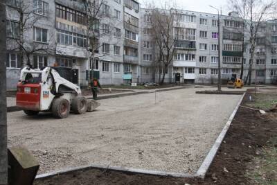 23 двора благоустраивают в Пскове благодаря нацпроекту
