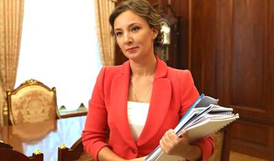 Анна Кузнецова обратилась к законодателям для решения проблемы травли детей в школе