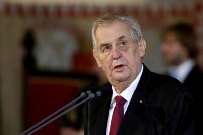 Президента Чехии Земана перевели в обычную палату