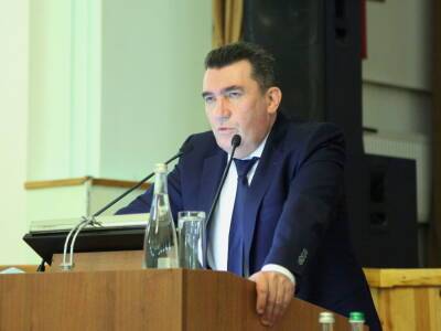 Стефанчук: Мне кажется, Данилов не будет баллотироваться в президенты