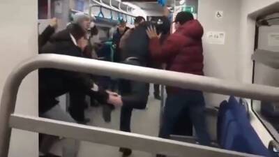 В поезде Московского Центрального Кольца произошла массовая драка - Русская семерка