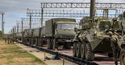 Поставки оружия и санкции: Запад рассматривает ответ на возможную интервенцию РФ в Украину