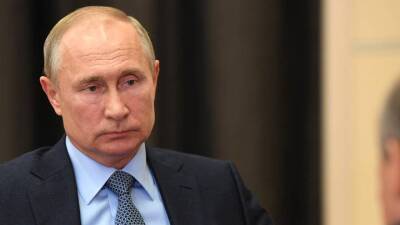 Путин и Макрон обсудили учения НАТО в Черном море и миграционный кризис