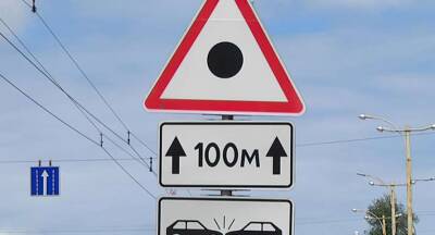 В Украине появился дорожный знак «треугольник с точкой»: о чем он предупреждает