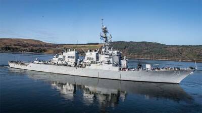 Эсминец ВМС США покидает Черное море