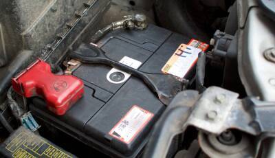 Водителям в РФ перечислили способы запустить мотор автомобиля с севшим аккумулятором