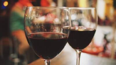 Итальянские и французские вина в РФ подорожают на треть