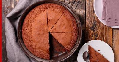 30 минут на кухне: быстрый шоколадный пирог в микроволновке