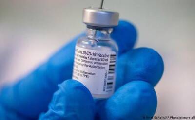 «Ведомости»: Pfizer получила разрешение на испытания нового препарата от коронавируса в России