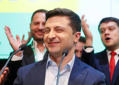 Зеленский пообещал вакцинированным украинцам по тысяче гривен