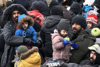 Пограничники: мигранты на польско-белорусской границе жалуются на ОРВИ