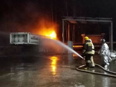 Тушение пожара в промзоне Дзержинска продолжается