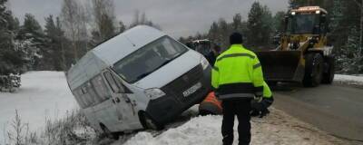 В Нижегородской области опрокинулся пассажирский микроавтобус, пострадали три человека