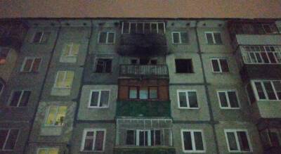 Ночью в Чебоксарах вспыхнула двухкомнатная квартира: в пожаре пострадала женщина