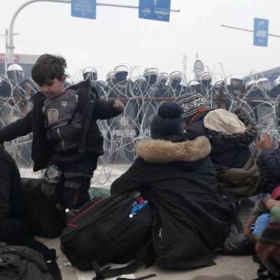 Белорусские власти доставили мигрантам на границе около 3 тонн гуманитарной помощи