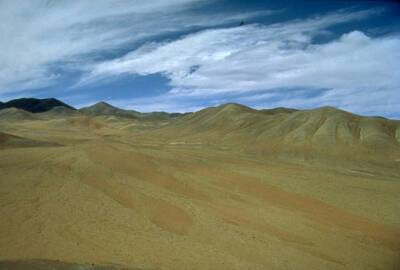 Исследователи рассказали о внеземном происхождении загадочного стекла из пустыни в Чили и мира