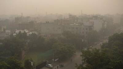 Нью-Дели закрыли из-за смога