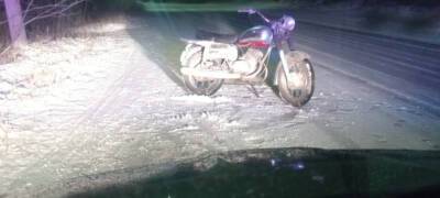 Юный мотоциклист, катавшийся без прав на заснеженной дороге в Карелии, заработал ворох штрафов