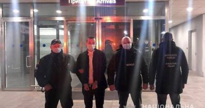 Полиция Кипра экстрадировала украинца, подозреваемого в сутенерстве (ВИДЕО)