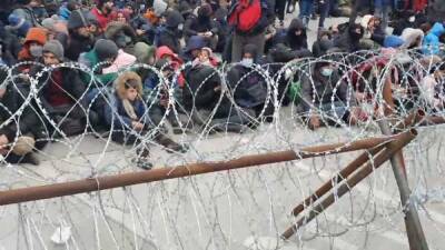 Польские военные применили водометы и слезоточивый газ против мигрантов