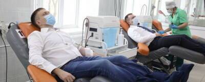 Депутаты Виталий Перетолчин и Артём Лобков стали донорами, посетив областную станцию переливания крови
