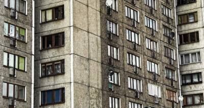 В Новосибирске мужчина устроил стрельбу из окна