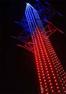 Энергетики подарили Орлу 30-метровую светодинамическую опору