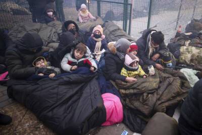 Мигрантов обвинили в окуривании детей дымом для обмана польских пограничников