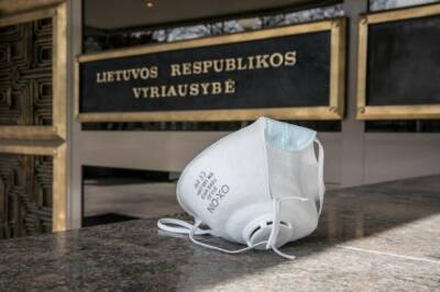 Теперь и в школах: учеников в Литве обязали носить медицинские маски